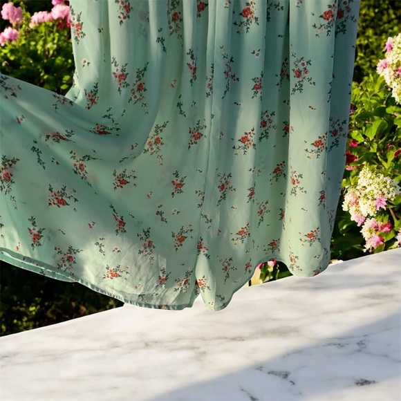 Floral Green Romper - Picture 2 of 3